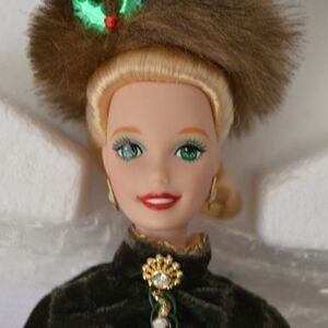 🆕NWT 1996 PORCELAIN HOLIDAY CAROLER BARBIE